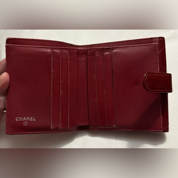 AUTHENTIC CHANEL Red Matelasse Patent Leather Interlocking C CC Quilted Wallet - Picture 11 of 16